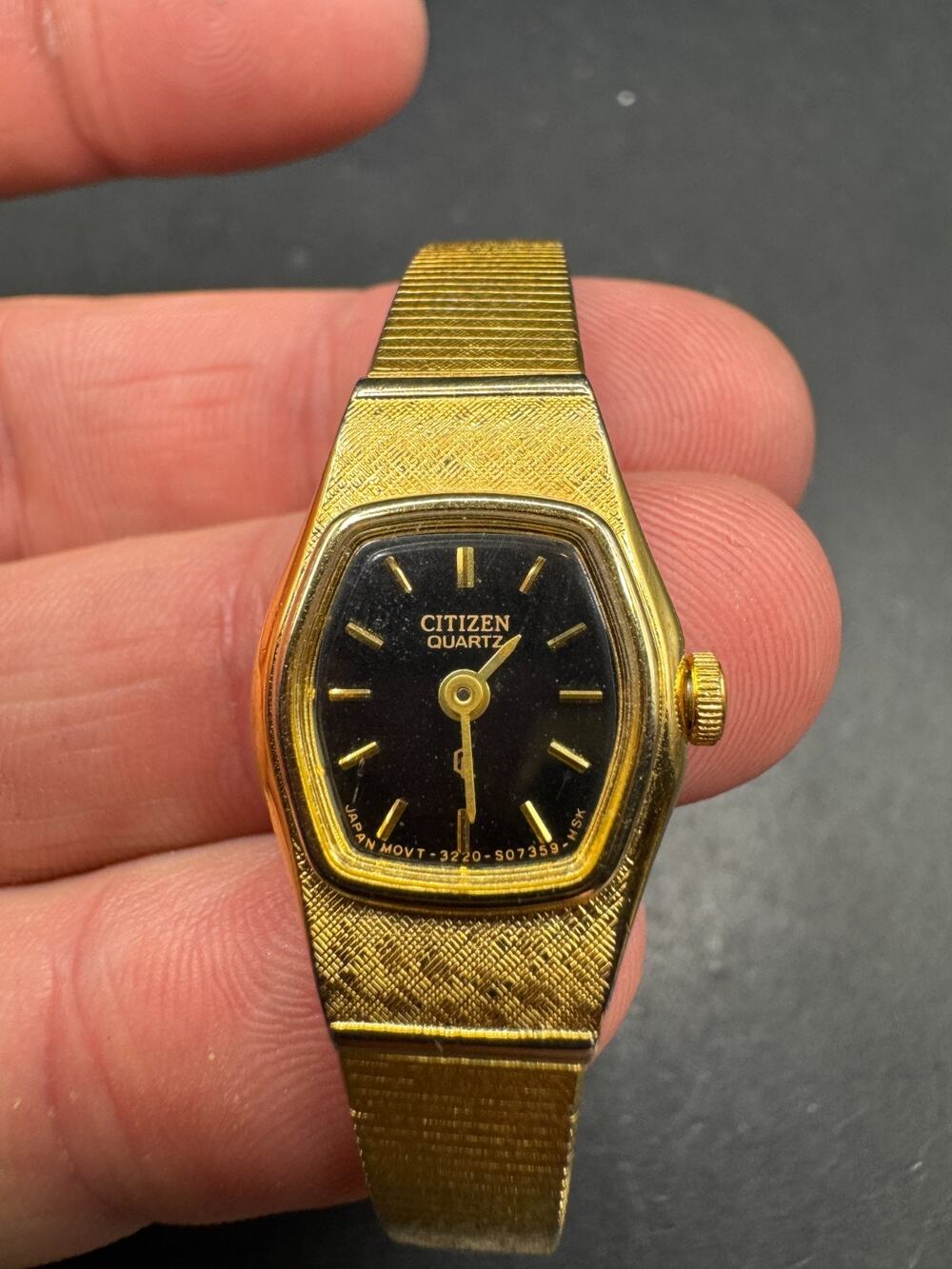 Vtg Citizen CQ Watch Women's Gold Tone Black Dial 3220-S07359 w/ Safety Chain